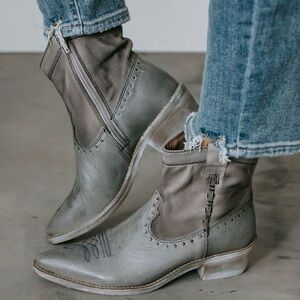 Roan Ywen Boot Side Zip Gray Canvas Short Bootie Leather Cowgirl Size 9